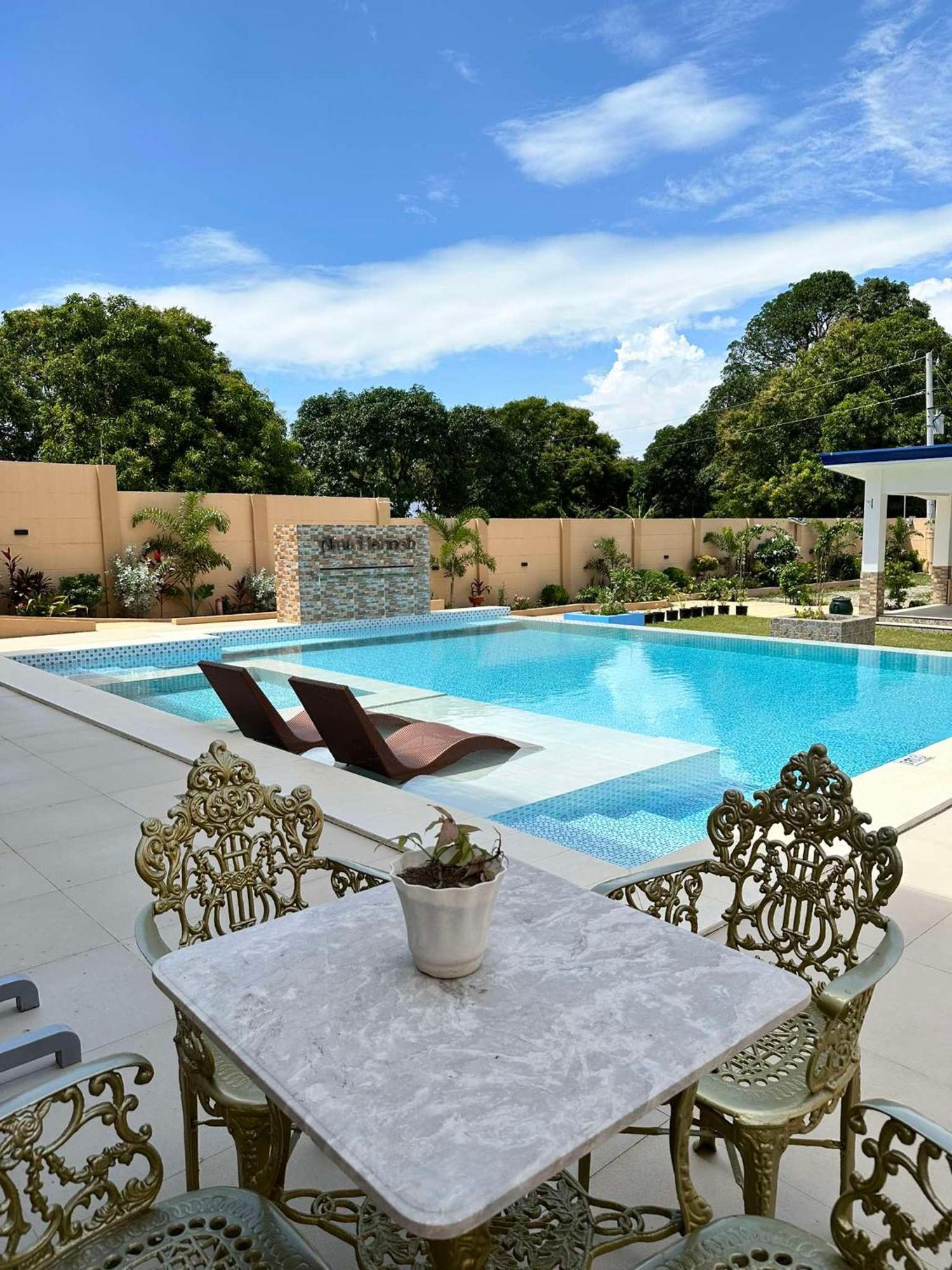 Aina Hannah Family Resort'S Greek Unit Calatagan Buitenkant foto